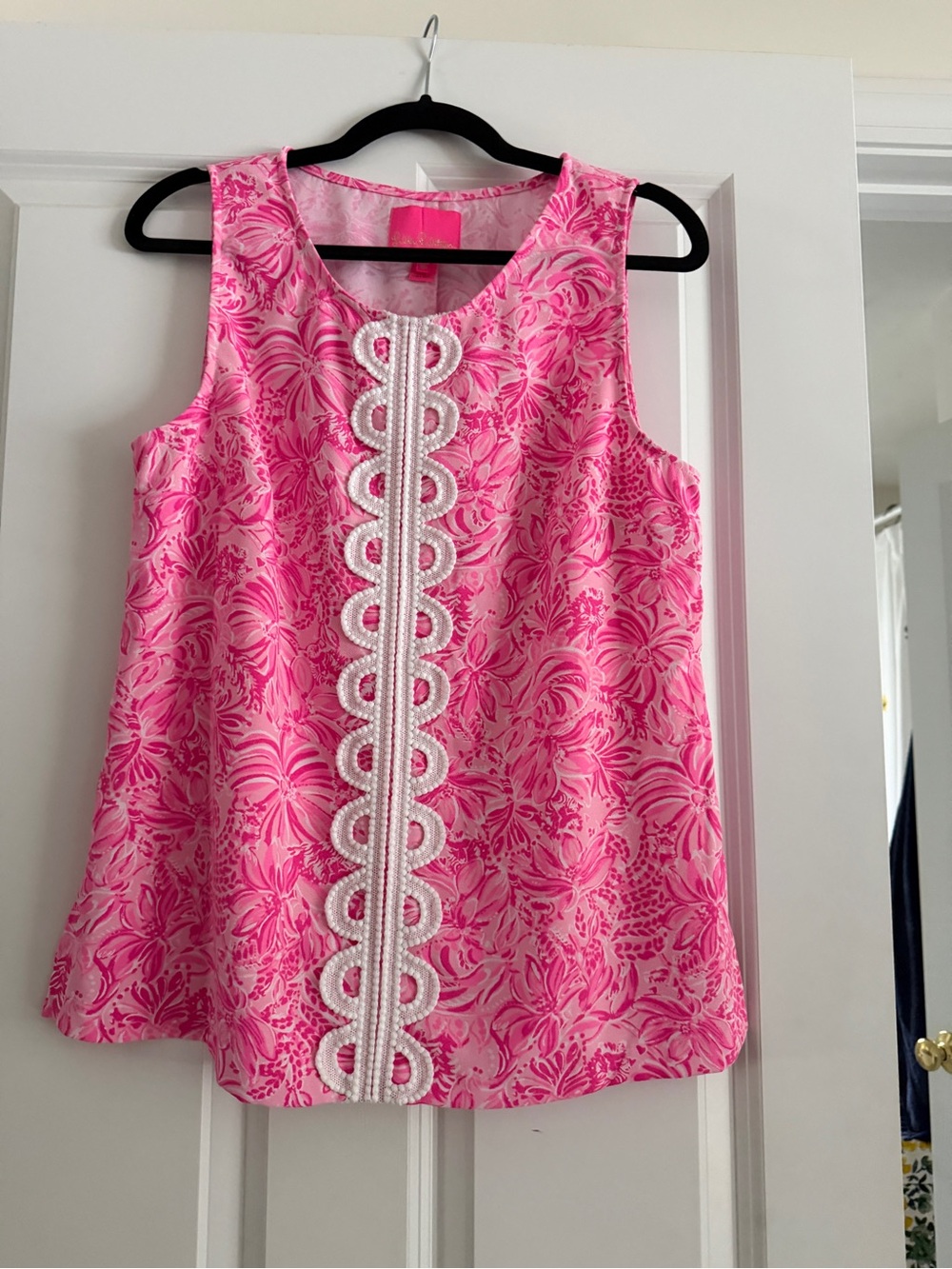 Lilly Pulitzer Pink Floral Sleeveless Shell with White Scallop Trim